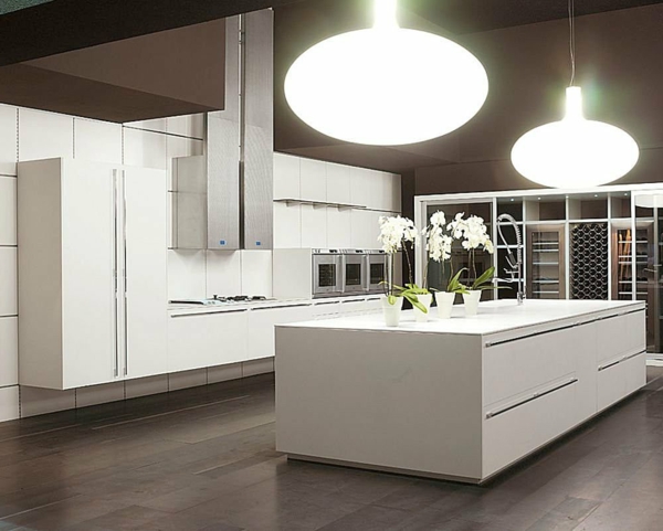 tolle-Ideen- für-ein-modernes-Design-weiße-Kücheninsel-moderne-Küche