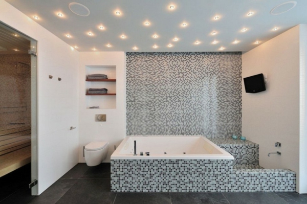 -ultra-tolles-Interior-Design-im-Badezimmer-Deckenbeleuchtung