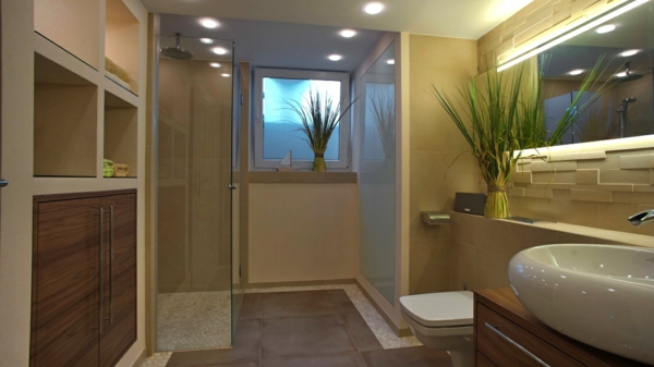--ultra-tolles-Interior-Design-im-Badezimmer-Deckenbeleuchtung