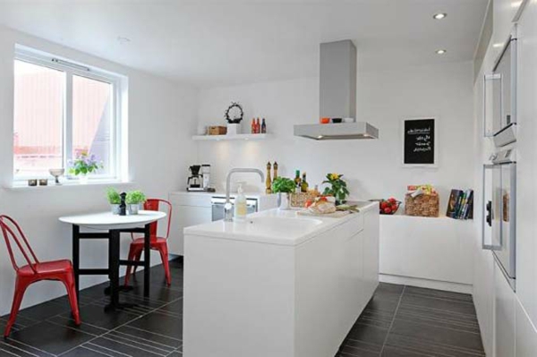weiße-kleine-küche-einrichten-minimalistisches-design