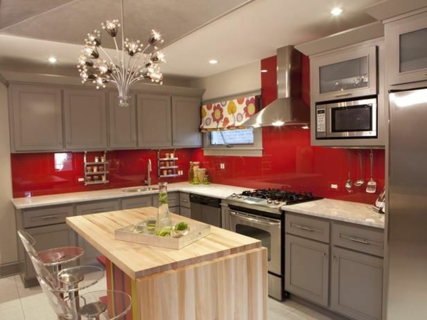 wunderschöne-rote-küchen-wandfarbe