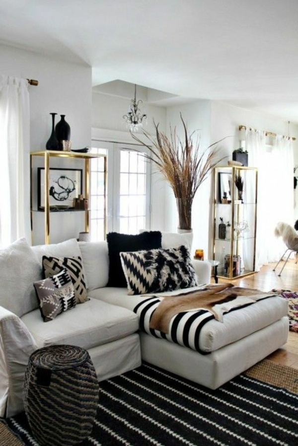 wohnzimmer einrichten - sofa in weiß und schwarz
