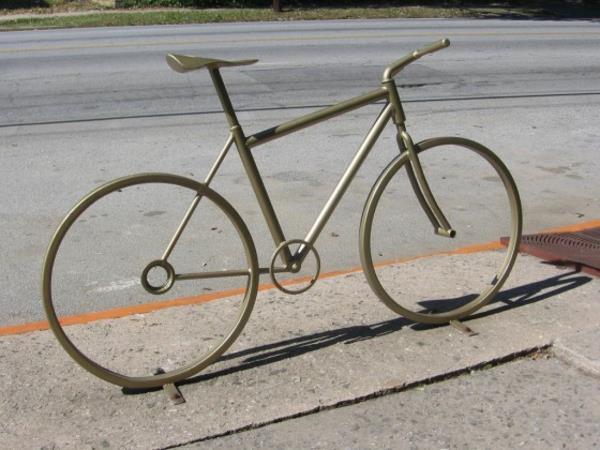 Fahrrad-Ständer-in-Form-eines-Fahrrads