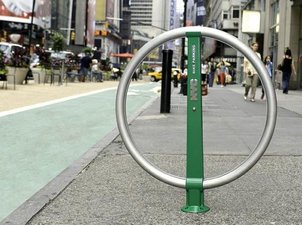 Fahrrad-Ständer-in-Form-eines-Kreises