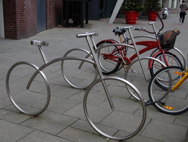 Fahrrad-Ständer-wie-Fahrräder-aus-Edelstahl