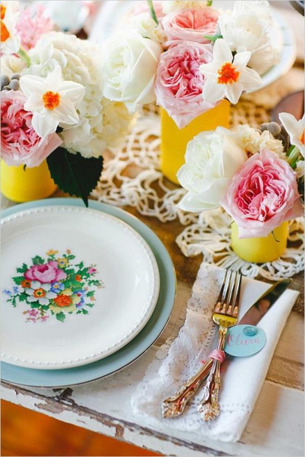 Hochzeitsdeko-günstig--Hochzeitsdeko-selber-machen-Blumendeko-für-Tisch--