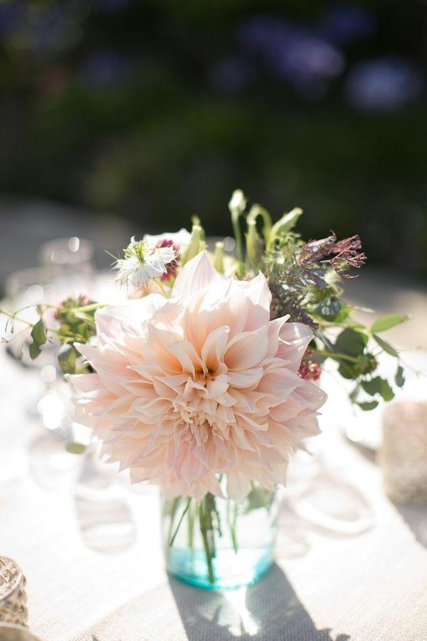 Hochzeitsdeko-günstig--Hochzeitsdeko-selber-machen-Blumendeko-für-Tisch- Vintage Hochzeit