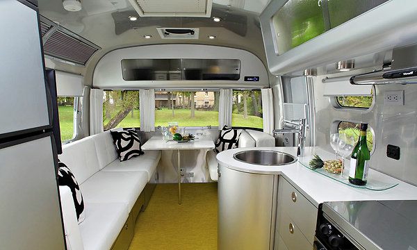 Interior-Design-Idee-für-einen-luxuriösen-Wohnwagen
