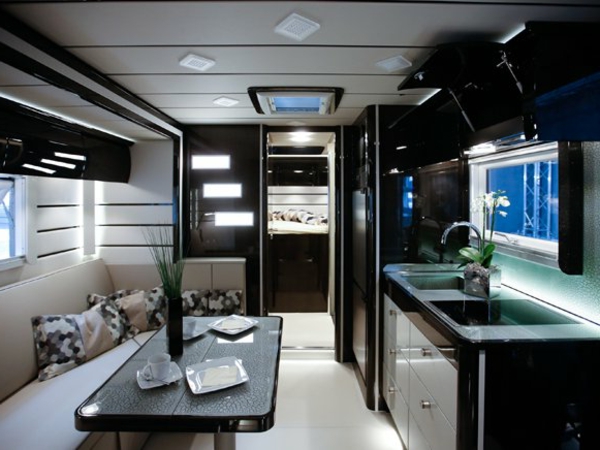 --Interior-Design-Idee-für-einen-luxuriösen-Wohnwagen