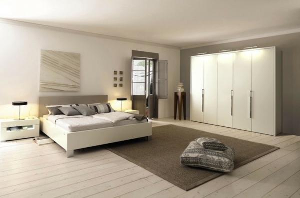 Schlafzimmer-mit-erstaunlichem-Design-schöne-Wohnung-mit-Parkettboden-tolle-Wohnideen
