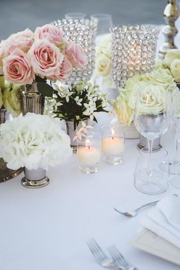 Vintage-Hochzeit-zarte-Blumendeko-für-Tisch