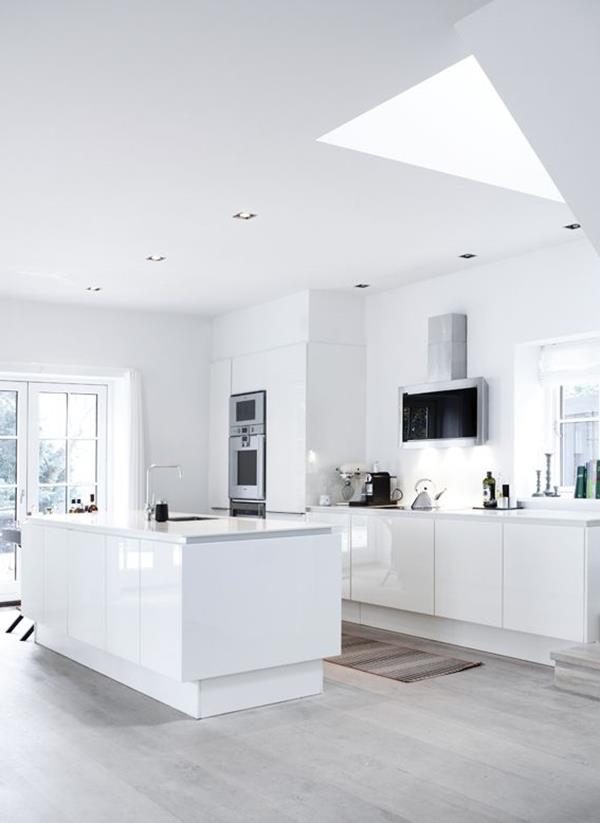 -Wandfarbe-Weiß-für-ein-schönes-Interior-in-der-Küche