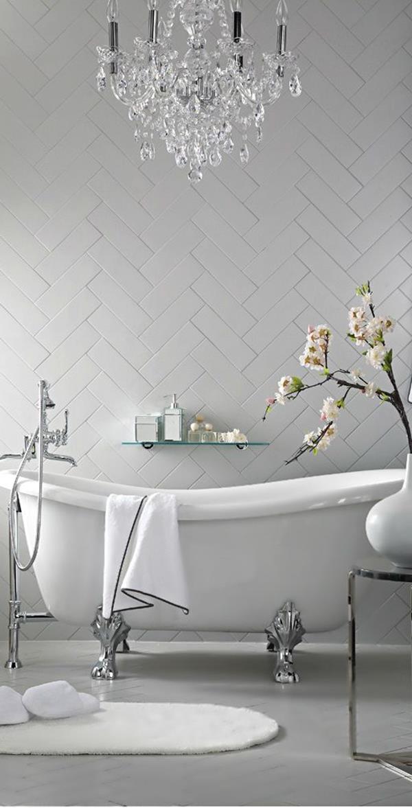 Wandgestaltung-fürs-Badezimmer-in-Weiß