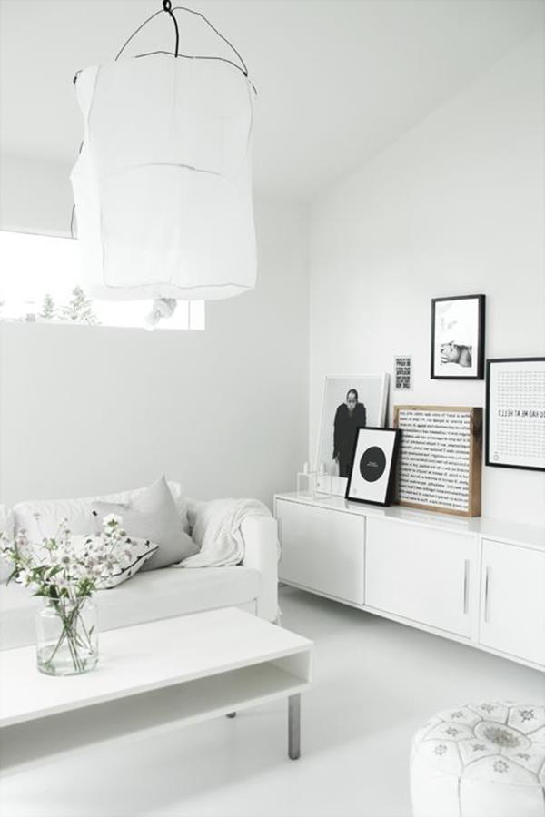 Wandgestaltung-fürs-Wohnzimmer-in-Weiß-weiße-Möbel-weiße-Wände