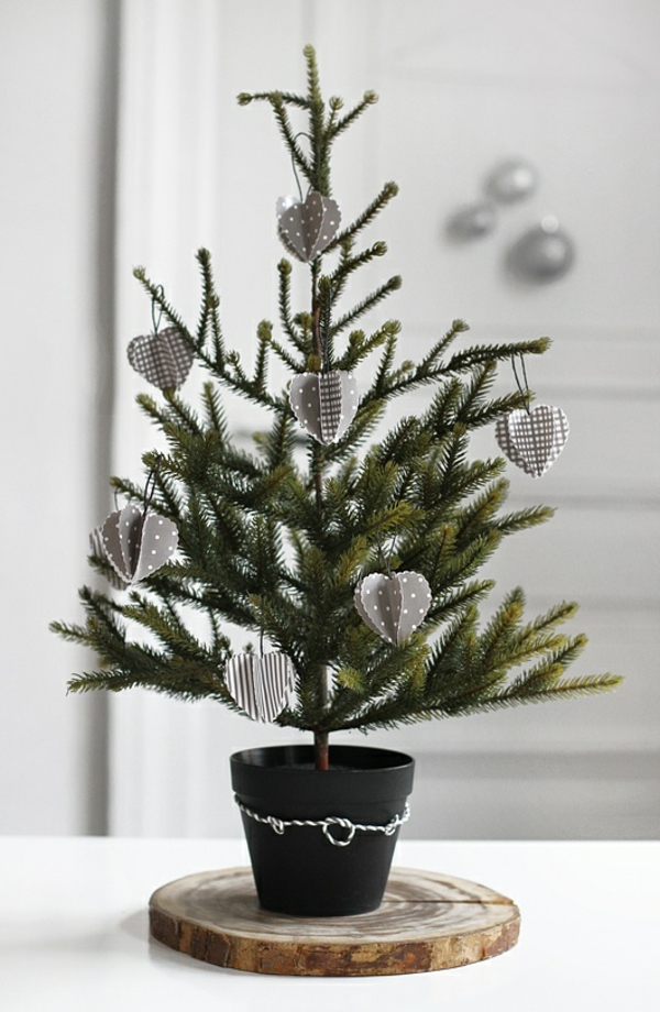 Weihnachtsdeko-für-Tisch-wunderschöne-stilvolle-Ideen-Weihnachtsbaum
