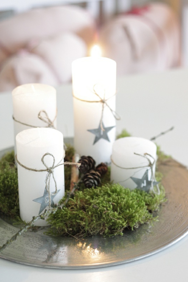Weihnachtsdeko-günstig-Weihnachtsdeko-selber-machen-Deko-für-Tisch-mit-weißen-Kerzen