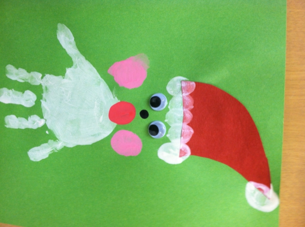 bastelideen für kindergarten - dekoration zu weihnachten - foto von oben genommen