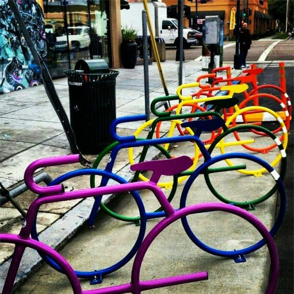 coole-Idee-für-Fahrrad-Ständer-in-verschiedenen-Farben