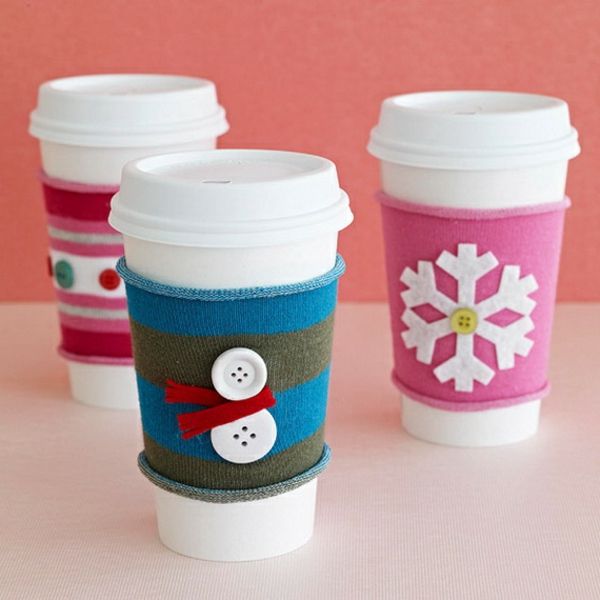einfache-bastelideen-cups-mit-weihnachtsmotiven - hintergrund in rosiger farbe