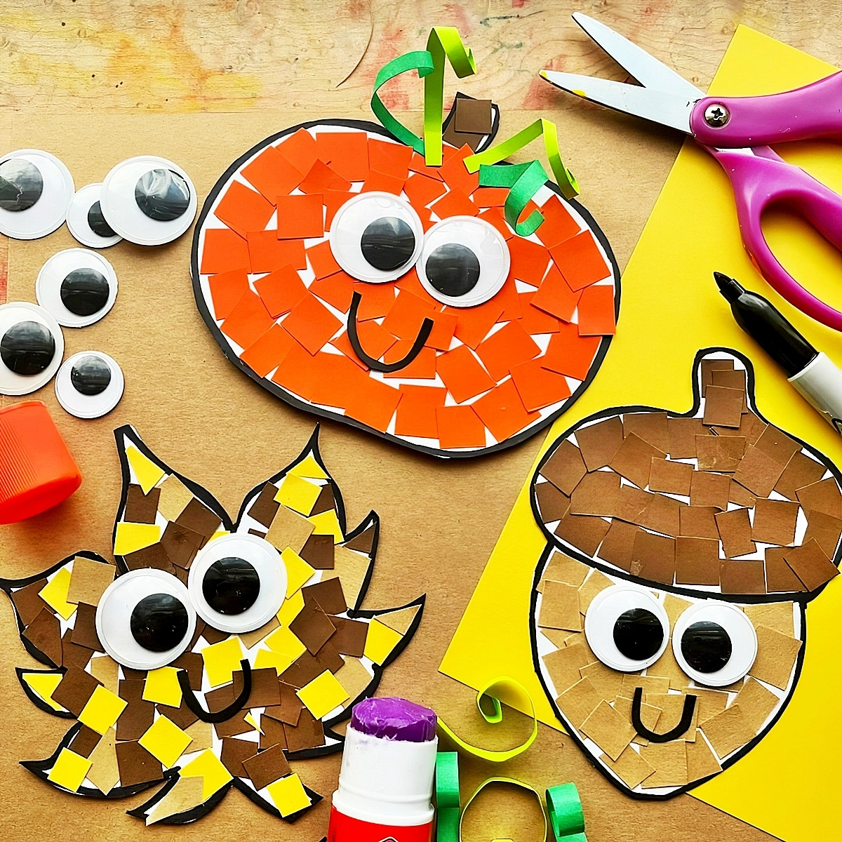 einfache bastelideen kinder herbstbasteln ideen kuerbis baumblatt und eichel aus papier simplycraftykids