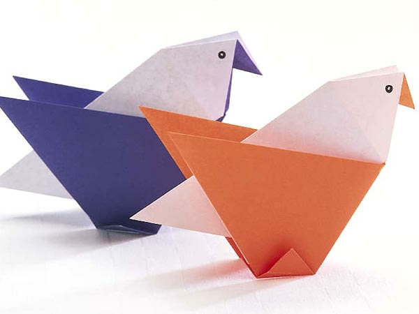 einfache-bastelideen-origami-machen - hintergrund in weißer farbe