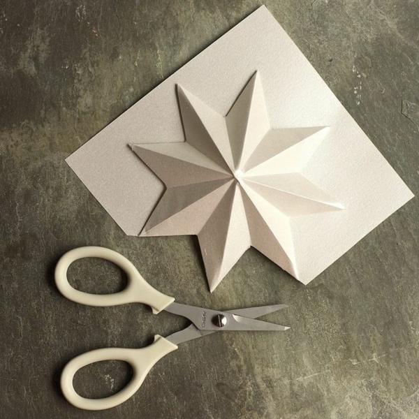 einfache-bastelideen-papier-auf-eine-interessante-weiße-schneiden