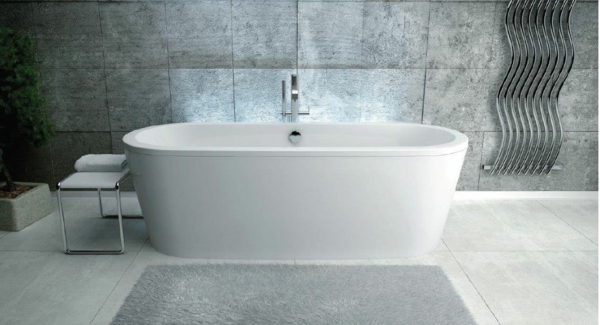 elegante-badezimmer-gestaltung-weiße-badewanne