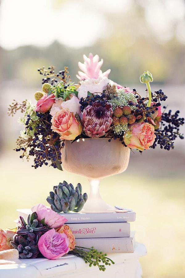 erstaunliche-Blumendeko-Tischdeko-Hochzeit-Hochzeitsideen-Vintage-Tischdeko-Ideen