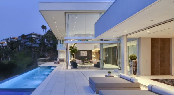 exterior-Design-Ideen-für-die-tolle-Gestaltung-einer-Terrasse-mit-Pool