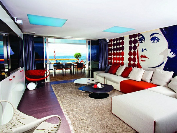 extravagante-retro-tapeten-im-luxuriösen-wohnzimmer