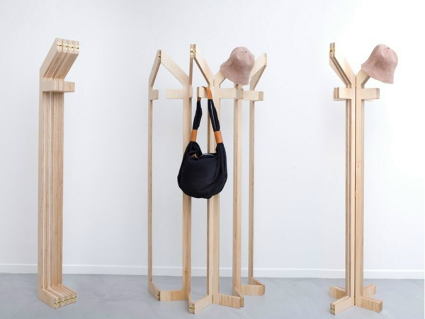 flexibler-hölzerner-Garderobenständer-mit-modernem-Design-Wohnidee-Kleiderständer aus Holz