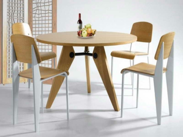 ikea-küchenstühle-super-cooles-design aus holz - um einen tisch mit runder form