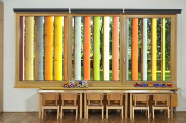 kindergarten-interieur-bunte-moderne-jalousien
