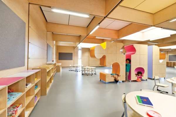 kindergarten-interieur-die-ganze-gestaltung-aus-holz