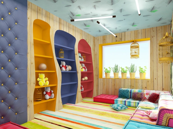 kindergarten-interieur-schöne-bunte-regale