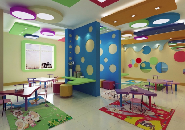 kindergarten-interieur-zwei-blaue-trennwände