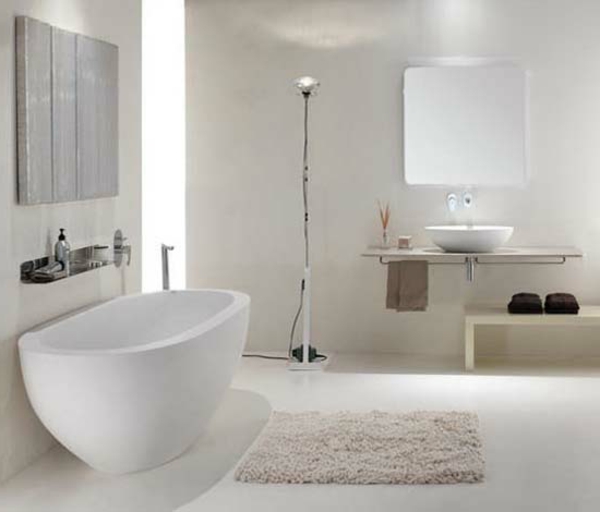 kleine-badewannen-freistehend-weiße-badezimmer-gestaltung
