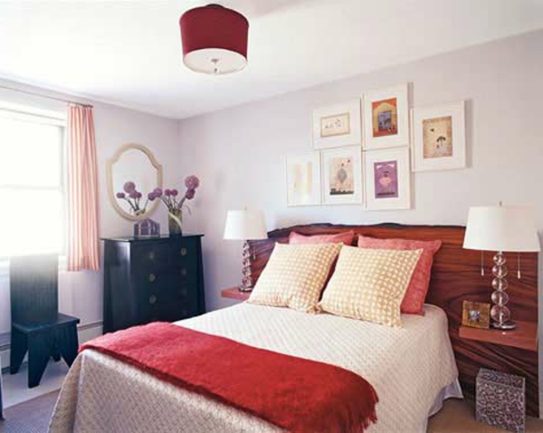 kleines-schlafzimmer-einrichten-eine-rote-lampe-über-dem-bett