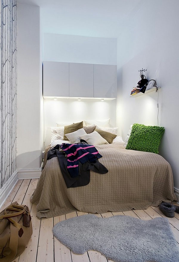 kleines-schlafzimmer-einrichten-weiße-wände-ganz-schlichte-gestaltung