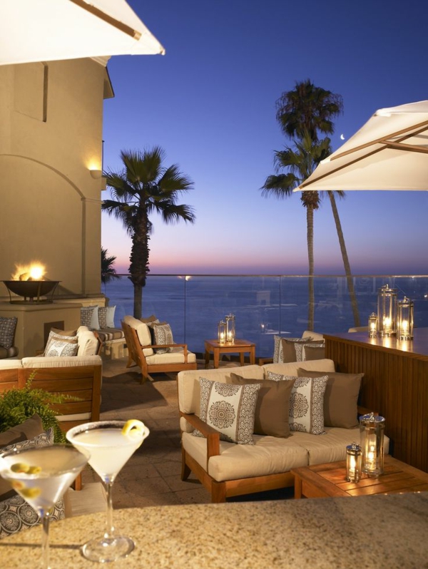luxuriöse-und-erstaunliche-Terrasse-mit-einer-romantischen-Atmosphäre