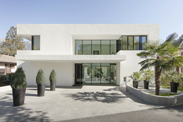 modernes-weißes-haus-moderne-Architektur-Luxus-Design-Eingang