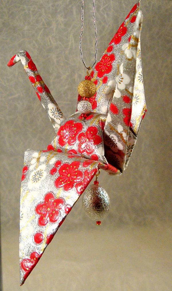 origami-zu-weihnachten-schöner-kranich