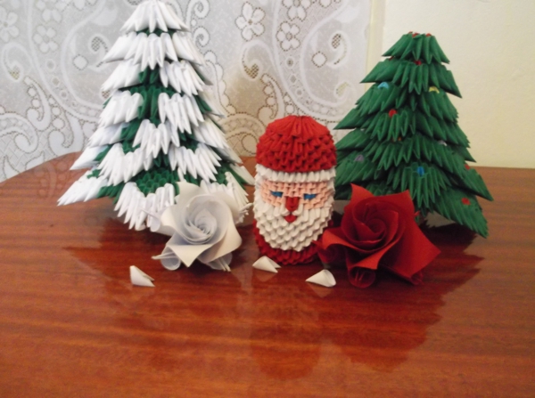 origami-zu-weihnachten-weihnachtsmann-und-tannenbäume