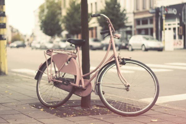 retro-fahrräder-rosiges-modell