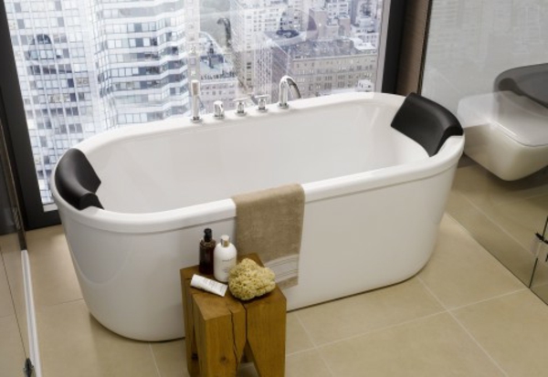 schickes-design-von-badewanne-mit-schürze