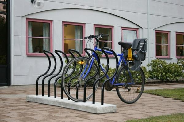 schwarze-Fahrrad-Ständer-für-mehrere-Fahrräder