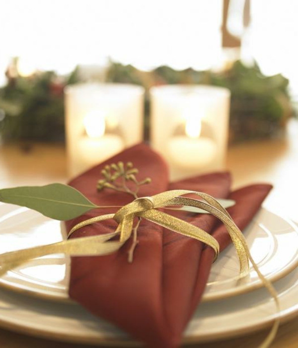 schöne-servietten-falten-weihnachten-dekoration