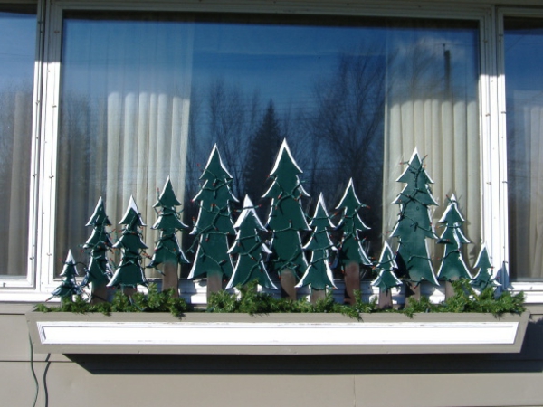 schöne-tannenbäume-fensterdeko-zu-weihnachten