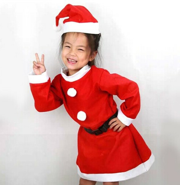 sehr-süßes-und-interessantes-weihnachtsmann-kostüm-für-kinder