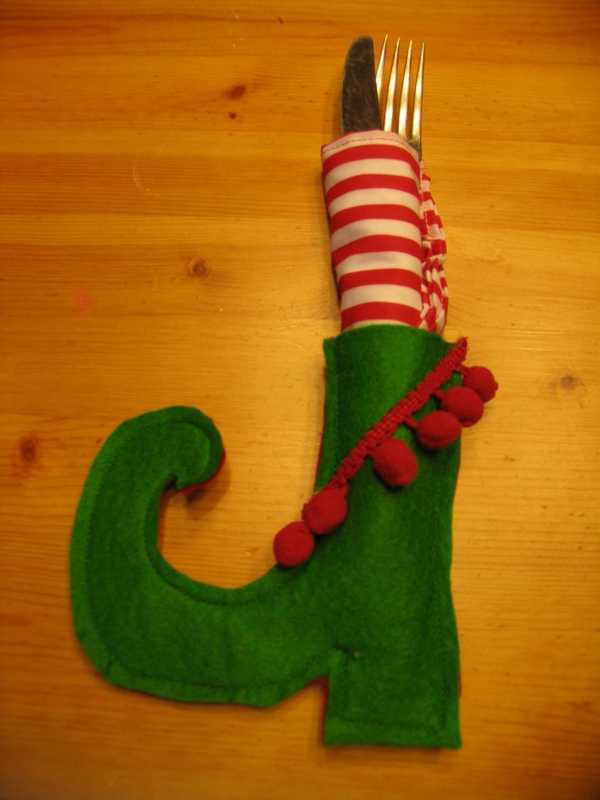 servietten-falten-weihnachten-dekoration-rot-und-grün